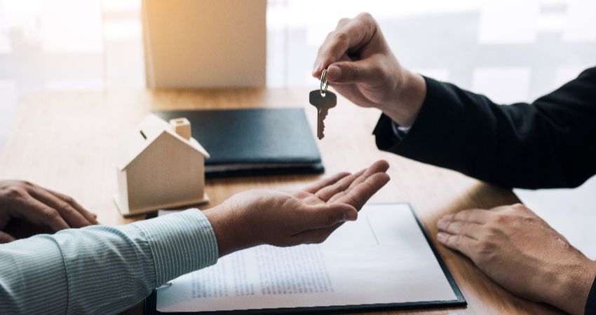 Landlord taking keys back from client