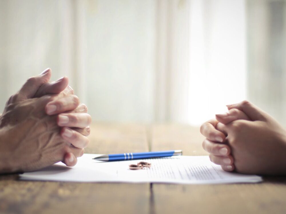 People settling a divorce